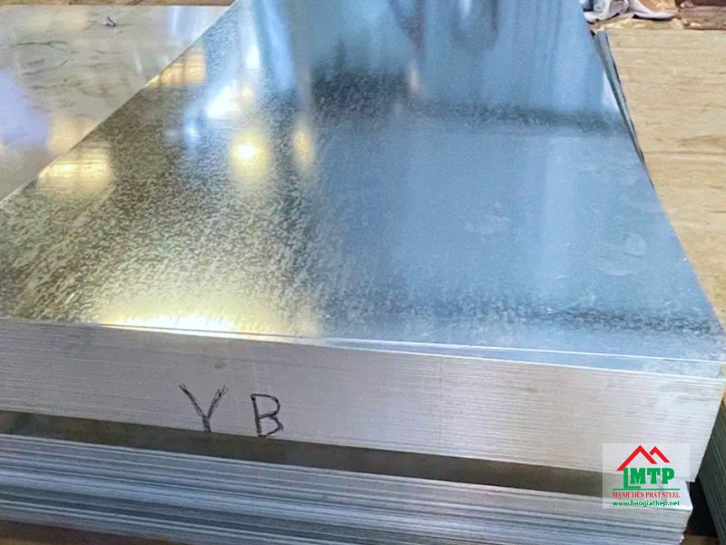 Thép tấm 1mm dày 1mm, dễ uốn, dễ gia công, thường dùng gia công đồ nội thất, bảng hiệu,... 
