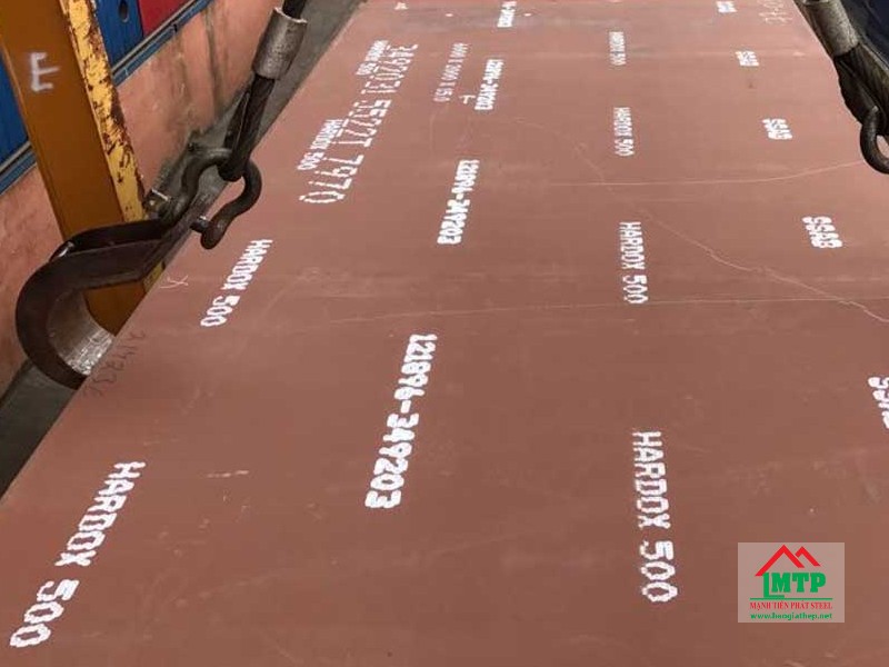 Thép tấm chịu mài mòn HARDOX 500 rất cứng, chống ăn mòn tốt, dùng trong các ứng dụng yêu cầu cơ tính cao