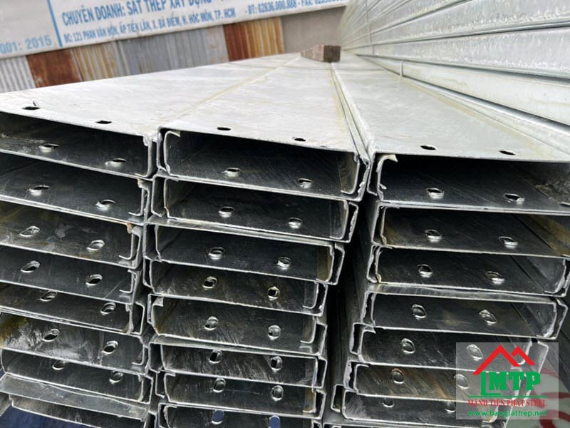 Xà gồ Hoa Sen là sản phẩm được sản xuất bởi Tập đoàn Hoa Sen