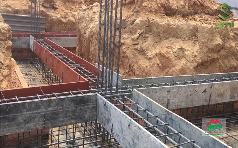 Với kết cấu móng lớn, cần chọn thép cây gân đường kính lớn (phi 20 - 32) để đảm bảo chắc chắn, an toàn 