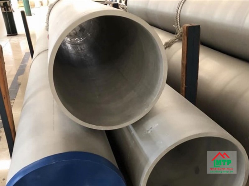 Ống thép đúc sản xuất bằng phương pháp nung nóng, kéo phôi tạo thành ống liền mạch, không mối hàn
