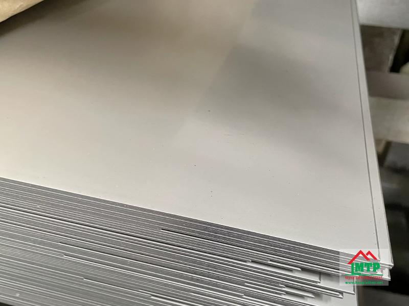 Thép tấm chịu nhiệt có thể chống chịu nhiệt độ lên đến 1000 độ C