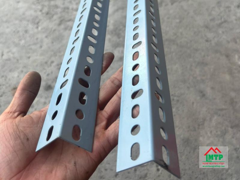 Thép V đục lỗ