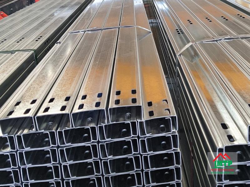 Xà gồ C chịu lực tốt, nhẹ, giúp nâng đỡ hệ thống mái và giảm tải trọng tốt hơn
