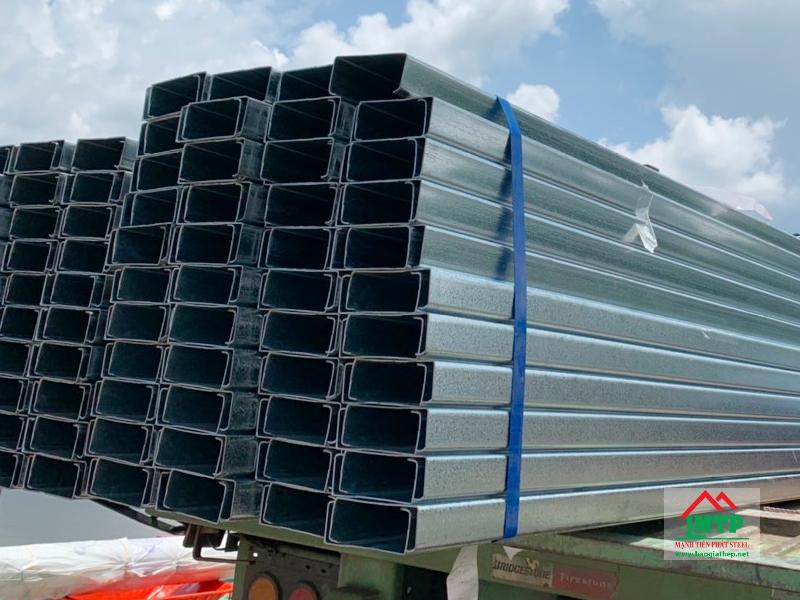 Xà gồ thép C Hòa Phat có kết cấu chắc chắn, chống chịu tốt, giá thành phải chăng nên khá được ưa chuộng