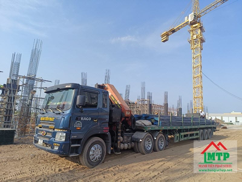 Phân phối 13 tấn thép gân Việt Nhật cho dự án xây dựng cầu Trần Phú, thành phố Nha Trang, Khánh Hòa.