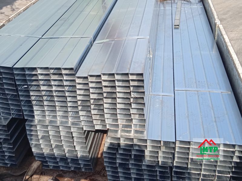 Thép hộp mạ kẽm có lớp kẽm bảo vệ bề mặt, chống ăn mòn tốt, tính thẩm mỹ cao