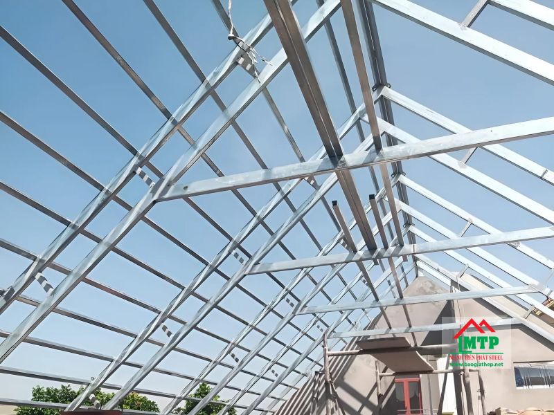 Thép hộp mạ kẽm làm khung mái