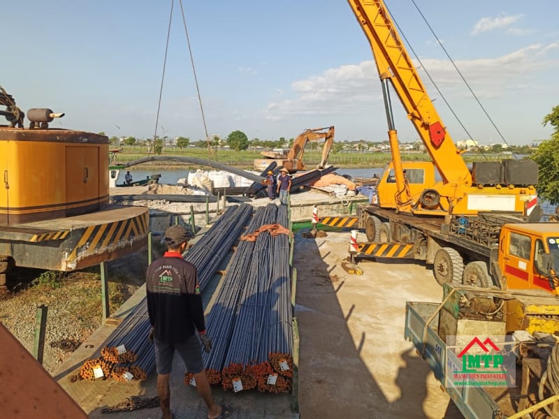Cung cấp 5 tấn thép gân và 2 tấn thép cuộn trơn Việt Mỹ cho công trình xây dựng hồ Khuổi Khoán ở Hòa An, Cao Bằng
