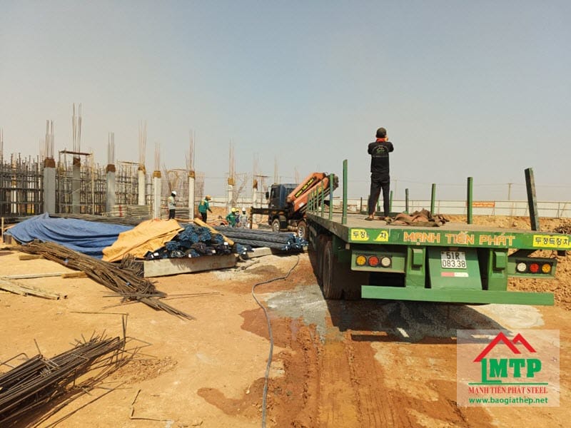 Cung cấp 5 tấn thép xây dựng Hòa Phát cho dự án mở rộng sân bay Pleiku, tỉnh Gia Lai.