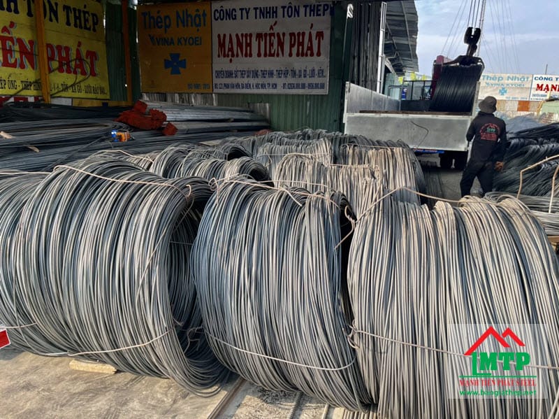 Thép cuộn được đóng bó dạng tròn, dễ gia công