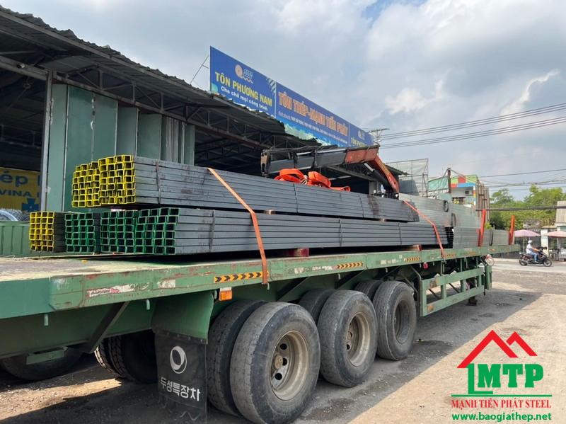 Hỗ trợ phương tiện vận chuyển thép hình U tới công trình tại HCM, miền Nam