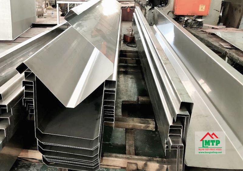 Máng xối inox được gia công từ inox 201, 304, 316,... ứng dụng đa dạng