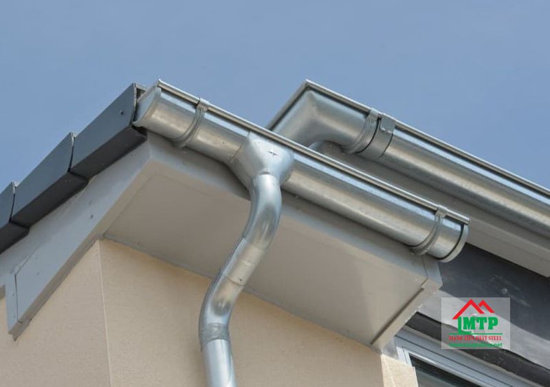 Máng xối inox có khả năng chống ăn mòn cao, tính thẩm mỹ tốt