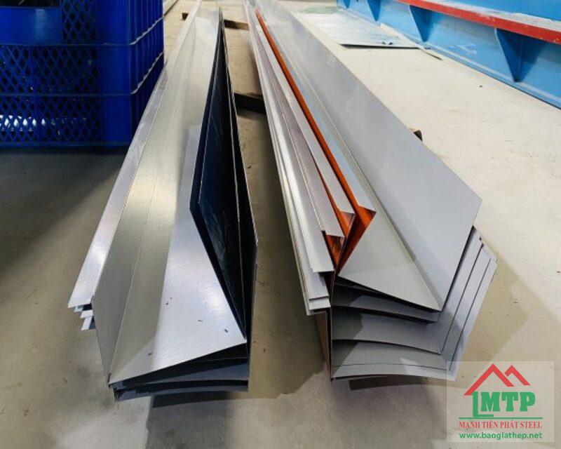 Máng tôn màu Hoa Sen đẹp mắt, tuổi thọ bền hơn