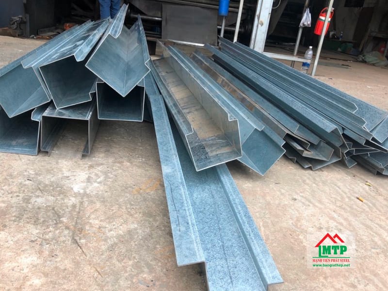 Máng xối tôn Pomina