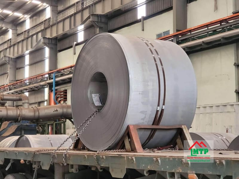 Cuộn tôn cán nóng PO tẩy rỉ phủ dầu Pomina