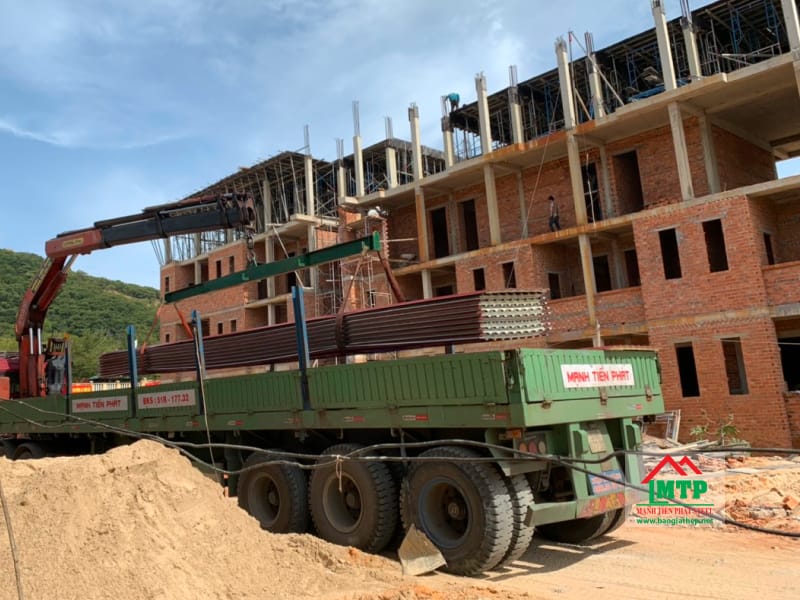 Cung cấp 2000m tôn cách nhiệt PU Hòa Phát cho công trình xây dựng Trường THCS trên đường Nguyễn Kim Cương, Củ Chi