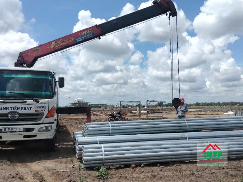 Giao 1 tấn ống thép mạ kẽm VinaOne đến công trình chung cư Sông Cà Ty để xây dựng hệ thống lọc gió