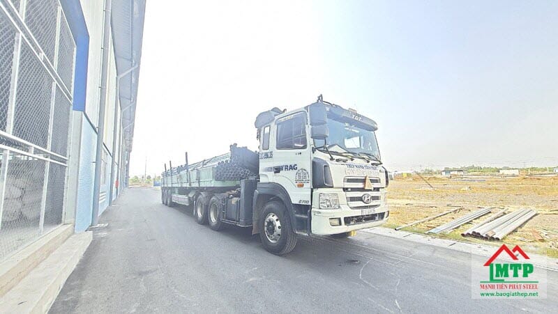 Vận chuyển 2 tấn ống thép mạ kẽm Nam Hưng đến công trình hệ thống cấp thoát nước tại KDC mới Tân Phú, Quận 7, TP.HCM.