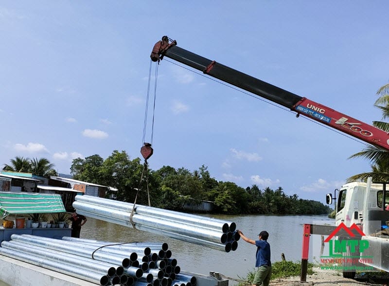 Phân phối 2 tấn ống thép Phú Xuân Việt cho dự án khu nhà ở xã hội tại quận 9, TP.HCM.