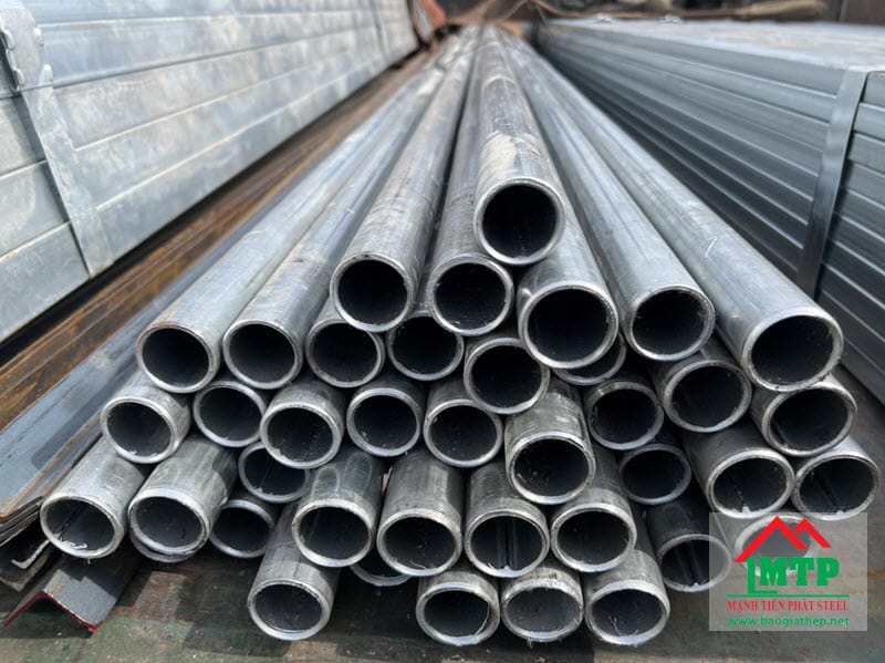 Ống mạ kẽm Phú Xuân Việt có dạng thanh tròn dài, ma kẽm dày dặn