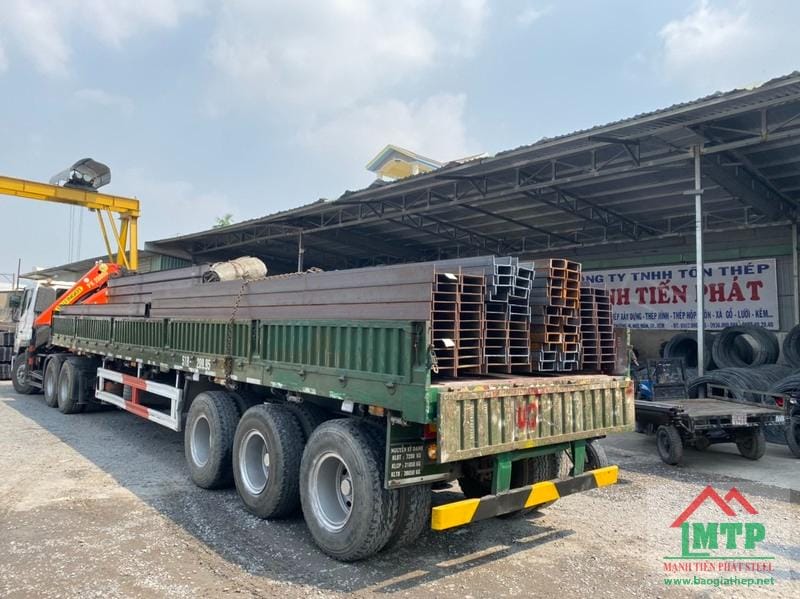 Cung cấp 1000 tấn thép hình U VinaOne để xây dựng tòa nhà văn phòng 25 tầng tại Q1, TP Hồ Chí Minh.