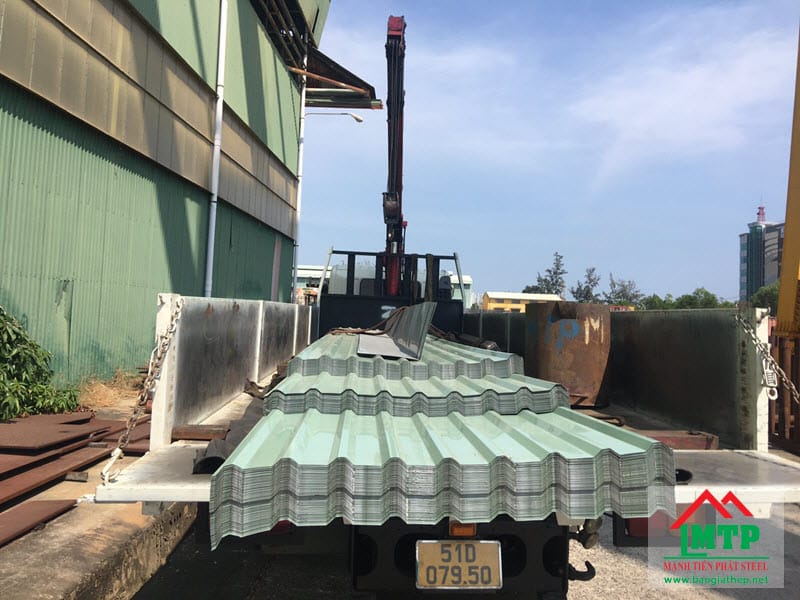 Cung cấp 900 tấm tôn lạnh Vitek cho công trình xây dựng nhà kho tại KCN Hiệp Phước, Nhà Bè.