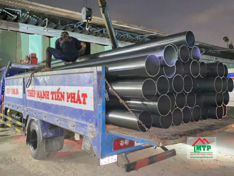 Giao 250 cây thép ống đen Nhật Quang cho trang trại chăn nuôi heo tại Bình Phước