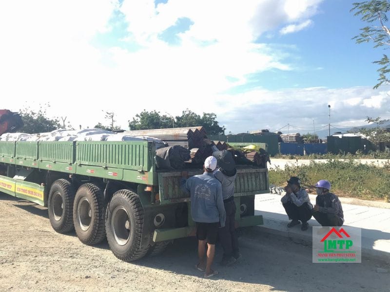 Cung cấp 300kg thép V Việt Nhật đến nhà lồng trồng rau sạch huyện Tuy Phong, Bình Thuận