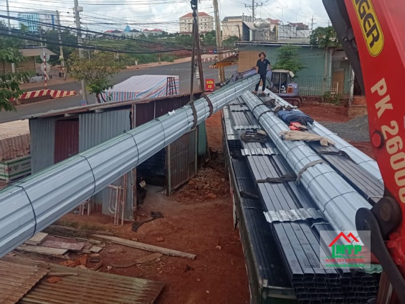 Cung cấp 1.000m tôn lạnh màu Việt Mỹ cho công trình xây dựng xưởng sản xuất đồ nhựa gia dụng tại Đồng Nai