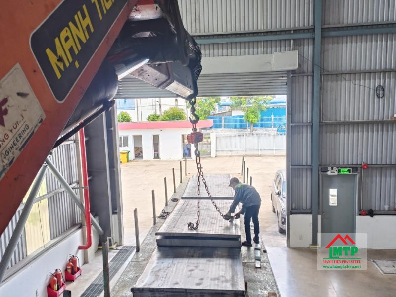 Giao 30 tấm thép Formosa cho công ty Cổ Phần Đất Cảng Cơ Khí Kết Cấu Ở Tân Uyên Bình Dương