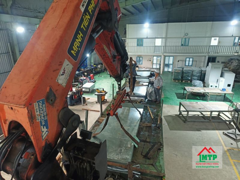 Giao 5 tấn thép tấm mạ kẽm Nga đến xưởng gia công ở Vòng Xoay An Lạc, Quận Bình Tân
