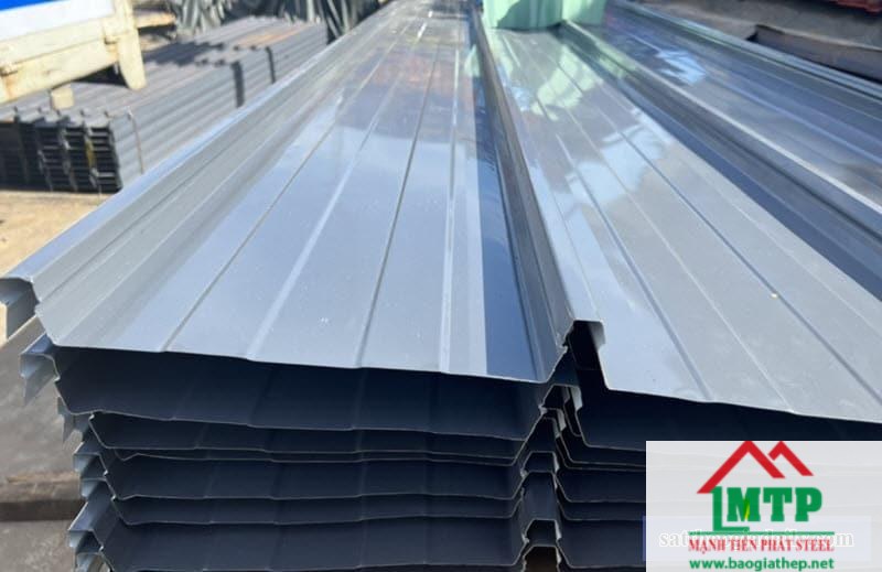 Tôn cliplock cán tại công trình nguyên vẹn, chống thấm dột