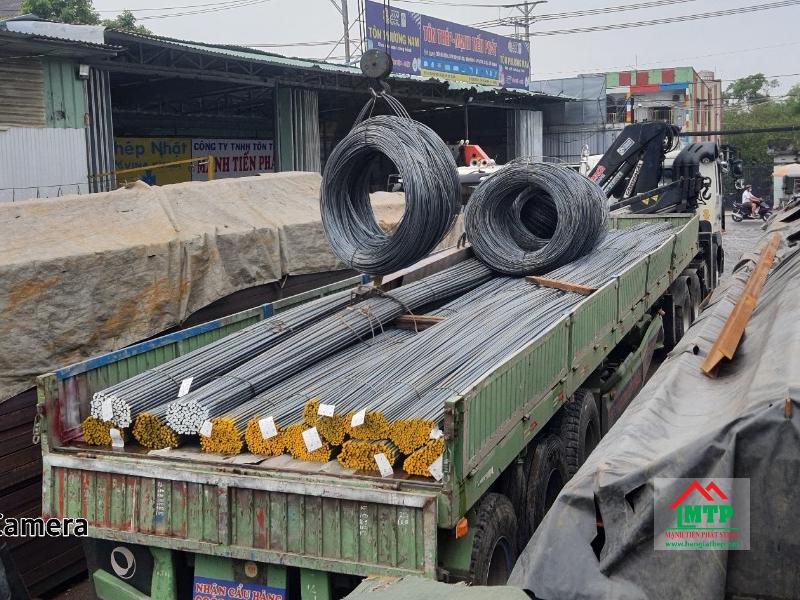 Tôn Thép Mạnh Tiến Phát có kho hàng lớn, giao thép phi 10 nhanh trong 2 - 4 giờ