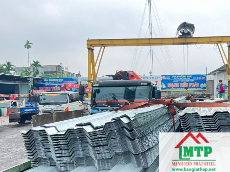 Tôn Thép MTP có đủ máy móc, nguyên liệu, cung cấp dịch vụ cán tôn tại chỗ chất lượng