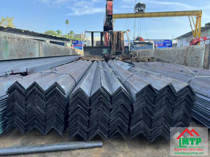 Cung cấp 1.200 cây thép V40x40 cho dự án KCN Long Hậu - Long An.
