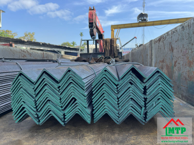 Giao 15 tấn thép V40x40 nhúng kẽm cho xưởng chế tạo kết cấu thép tại KCN Tân Phú Trung - Củ Chi.