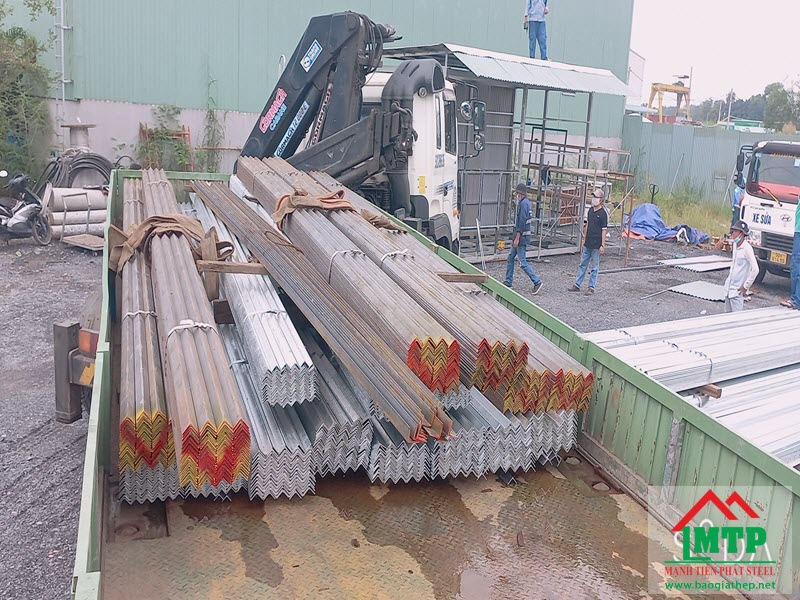 Đối tác cung ứng thép V40 cho chuỗi nhà kho logistics của Vinatrans – TP.HCM.