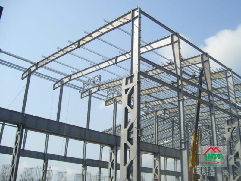 Ứng dụng thép hình U300 trong xây dựng nhà xưởng