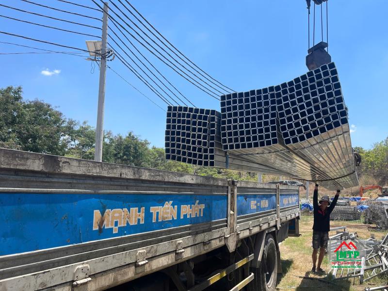 Sắt hộp 20x20 phân phối tại Tôn Thép MTP là hàng chính hãng 100%, bán giá gốc, có ưu đãi cho đơn hàng lớn
