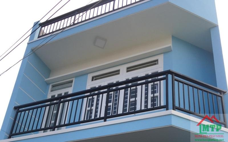 Sử dụng thép hộp 20x50 gia công ban công lan can