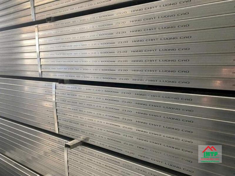 Mỗi nhà máy đều có in thông tin sản phẩm cũng là môt cách để nhận biết sắt hộp 50x100 chính hãng của thương hiệu đó