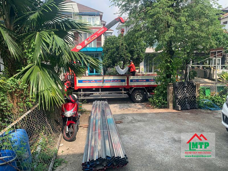 Giao 12 cây thép hộp mạ kẽm Hòa Phát 20x20x1.2ly đến khu nhà ở Hiệp Bình Phước, Thủ Đức