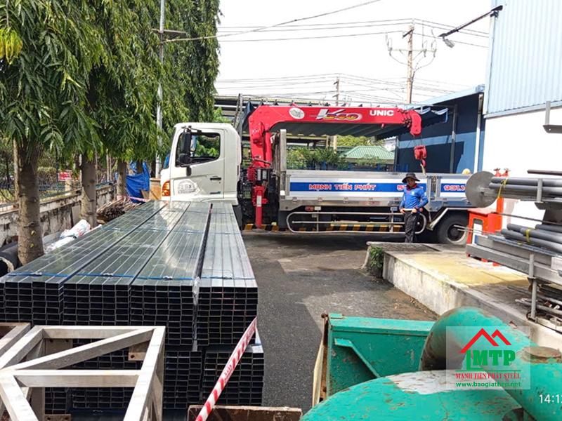 Giao 10 tấn thép hộp mạ kẽm Hòa Phát 30x60x1.5ly cho Cty Saitex – KCN Amata, Biên Hòa, Đồng Nai