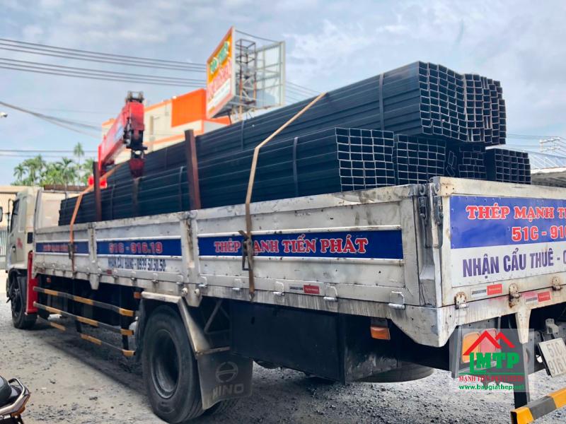 Giao 10 tấn thép hộp Hòa Phát 40x60 đến công trình nhà xưởng tại Long An