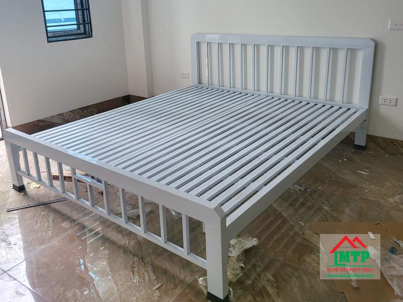 Ứng dụng sắt hộp 40x60 Hòa Phát làm khung giường sắt