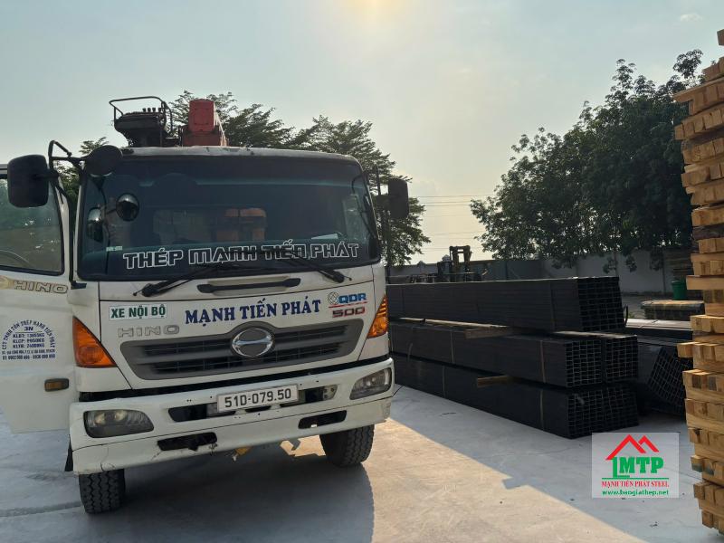 Giao sắt hộp đen Hòa Phát 40x80x2ly (6m) – số lượng 350 cây cho công ty cơ khí tại Phú Giáo, Bình Dương