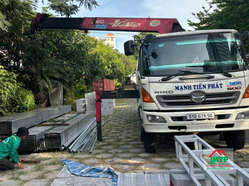 Giao thép hộp mạ kẽm Hòa Phát 60x60x1.2ly (6m) – 120 cây cho công trình dân dụng tại Củ Chi