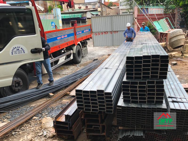 Giao thép hộp mạ kẽm Hòa Phát 75x150 cho công trình xưởng cơ khí tại Quận 12